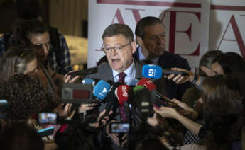 VALENCIA, 21/04/2023.-. El president de la Generalitat ,Ximo Puig, durante las declaraciones que ha realizado en la Asociación Valenciana de Empresarios (AVE) momentos antes del primero de los encuentros con los candidatos a la elecciones autonómicas. EFE/Biel Aliño