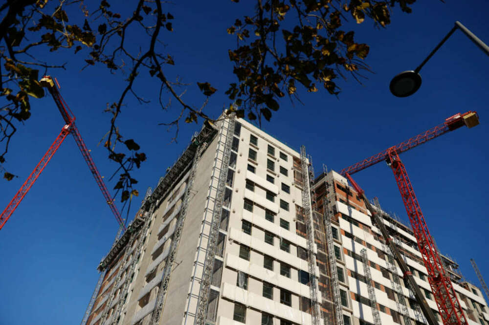 Vista de un bloque de viviendas en construcción. EFE/Mariscal