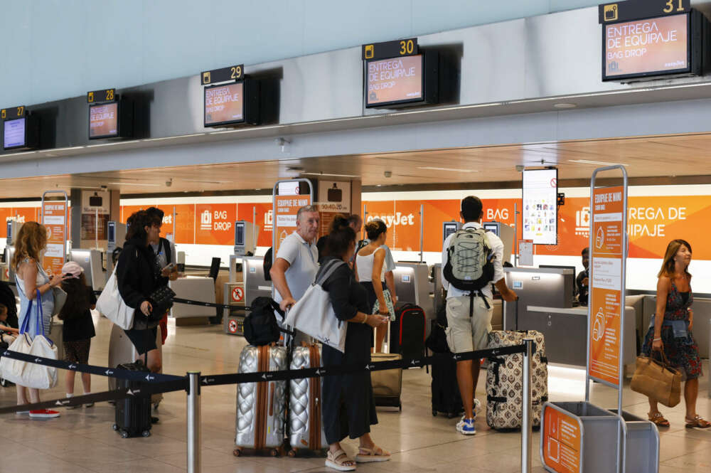 GRAF6530. BARCELONA, 27/08/2022.- Aspecto de la T2 Aeropuerto Barcelona este sábado en que los pilotos de Easyjet, convocados por el sindicato Sepla, retoman la huelga e inician una nueva tanda de paros hasta el lunes.- EFE/Toni Albir