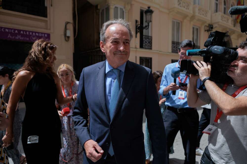 El nuevo conseller de Agricultura, Ganadería y Pesca, José Luis Aguirre, a su llegada a la reunión con el president de la Generalitat, Carlos Mazón. EFE/Biel Aliño