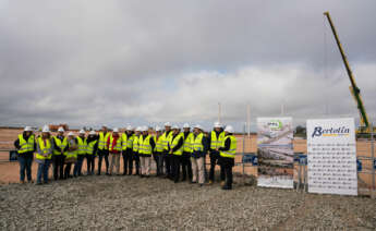 Acto de colocación del primer pilar de la nueva plataforma logística que construye Hormigones Cortés en el Parque Tecnológico Logístico-Noblejas. Foto: Grupo Bertolín.