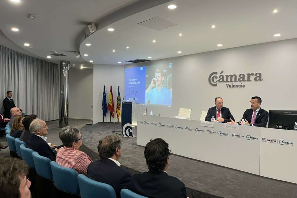 José Vicente Morata y Vicente Mompó en el Pleno de Cámara celebrado en la Escuela de Negocios. Foto: Cámara Valencia