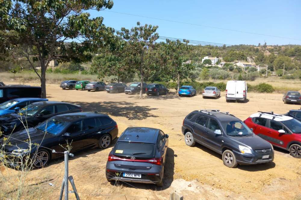 Parking en la Cueva del Turche.