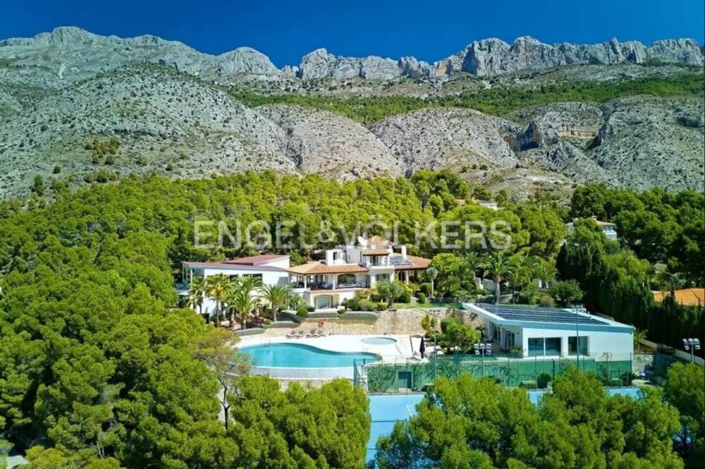 Vista exterior de una vivienda de lujo en Altea (Alicante)