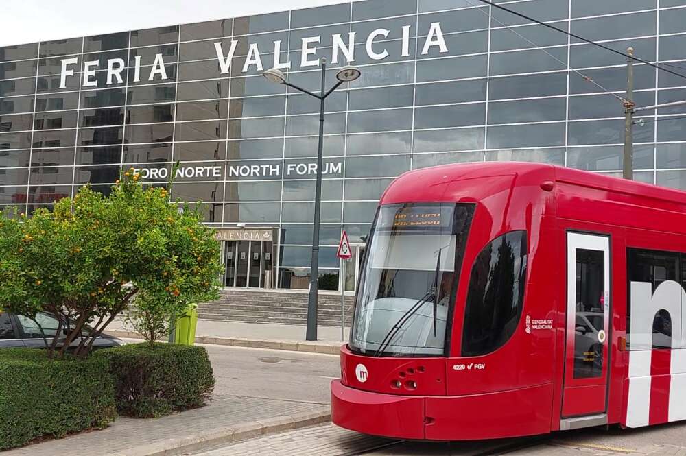 Un metro de Metrovalencia al lado de Feria Valencia