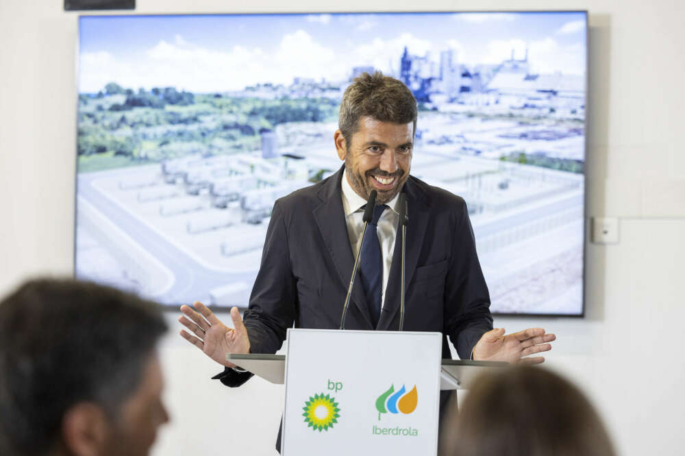 (Foto de ARCHIVO) El presidente de la Generalitat valenciana, Carlos Mazón, interviene durante la presentación del proyecto de hidrógeno renovable que se construirá en la refinería de BP en Castellón, en el Polígono industrial El Serrallo, a 12 de septiembre de 2024, en Castellón, Comunidad Valenciana (España). Este proyecto es el primer gran proyecto de hidrógeno verde en la Comunidad Valenciana y forma parte de la Alianza de Hidrógeno Renovable de la comunidad. Carme Ripollés / Europa Press 12/9/2024