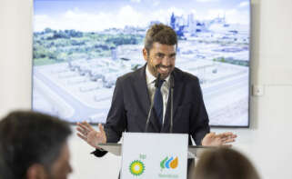 (Foto de ARCHIVO) El presidente de la Generalitat valenciana, Carlos Mazón, interviene durante la presentación del proyecto de hidrógeno renovable que se construirá en la refinería de BP en Castellón, en el Polígono industrial El Serrallo, a 12 de septiembre de 2024, en Castellón, Comunidad Valenciana (España). Este proyecto es el primer gran proyecto de hidrógeno verde en la Comunidad Valenciana y forma parte de la Alianza de Hidrógeno Renovable de la comunidad. Carme Ripollés / Europa Press 12/9/2024