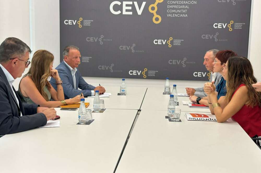 Compromís se reúne con la CEV