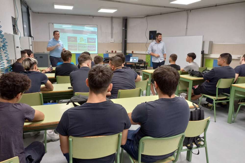 Joves de formació profesional en l'aula