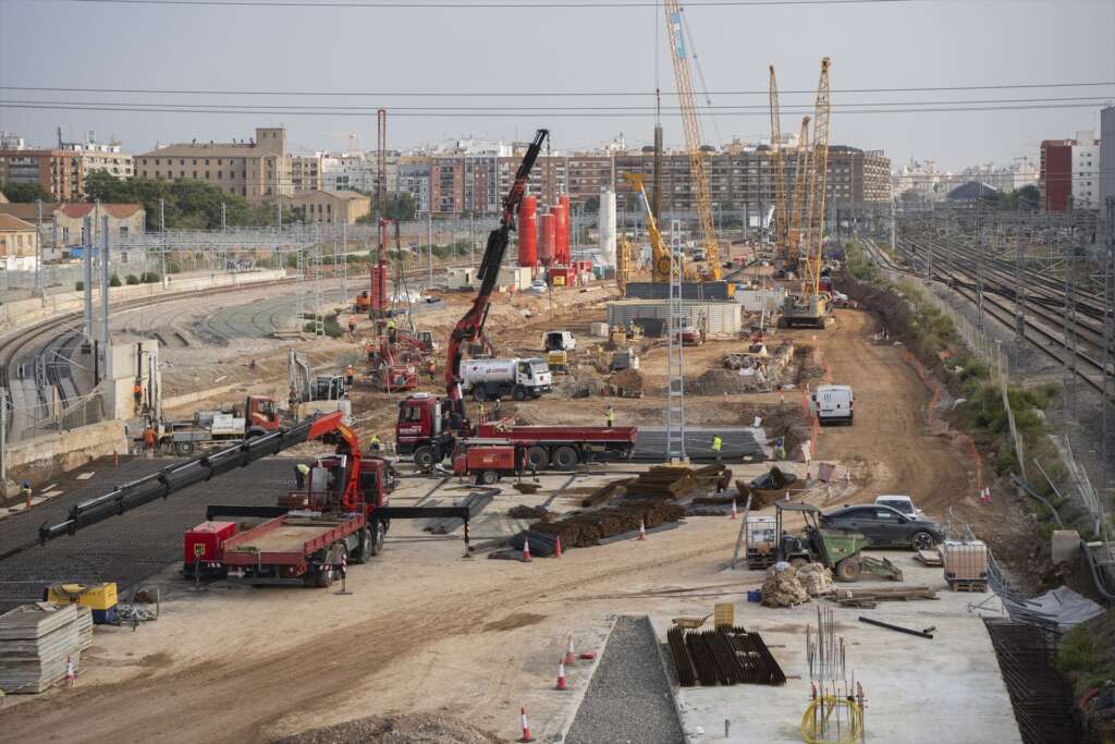 Vista de las obras en el Corredor Mediterráneo. Foto: Jorge Gil / Europa Press
