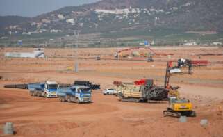 (Foto de ARCHIVO) Vista de las obras de la gigafactoría de PowerCo Spain, a 18 de julio de 2024, en Valencia, Comunidad Valenciana (España). El objetivo es que la planta esté en funcionamiento en 2026, con una potencia inicial de 40GWh, ampliable hasta los 60 GWh, en función de las demandas del mercado. Esta capacidad permitirá suministrar celdas para más de 500.000 vehículos anuales. Jorge Gil / Europa Press 18 JULIO 2024;VALENCIA;OBRAS GIGAFACTORÍA;POWERCO SPAIN 18/7/2024