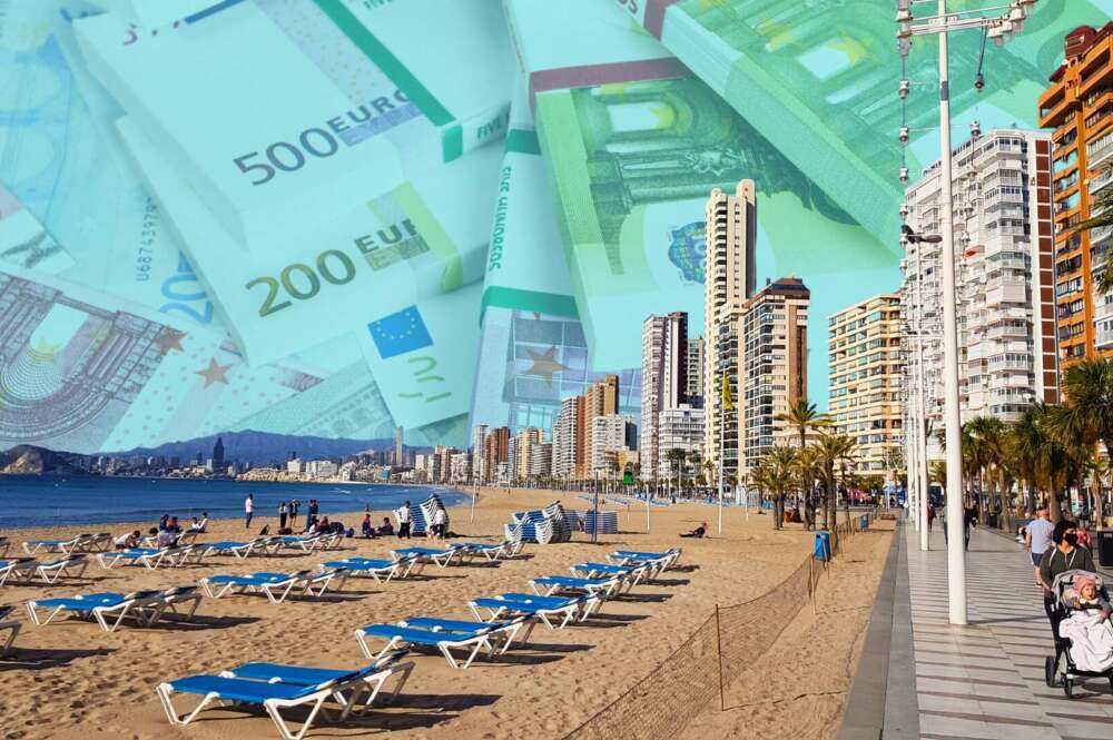 La playa de Benidorm con dinero de fondo que simboliza la falta de financiación