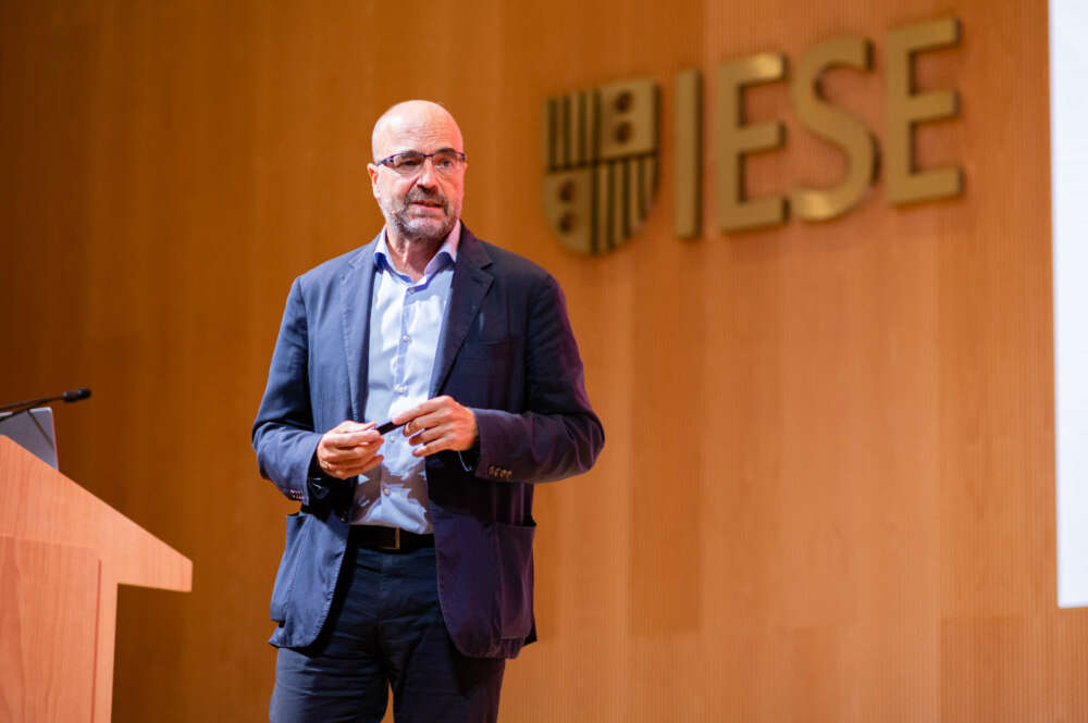 Javier Díaz Giménez, profesor del IESE, analiza el impacto económico de la DANA