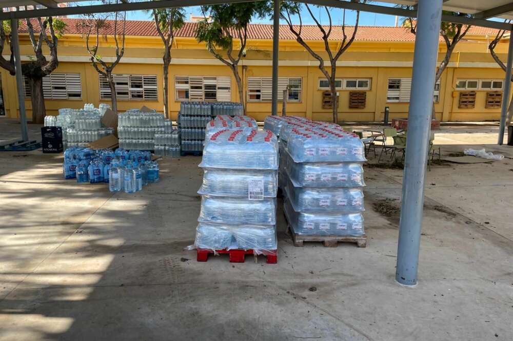 Donaciones de agua mineral de Importaco por la DANA