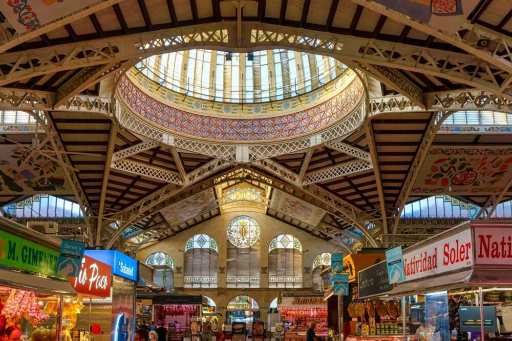 El Mercat Central de València on hi ha comerços que retolen en valencià