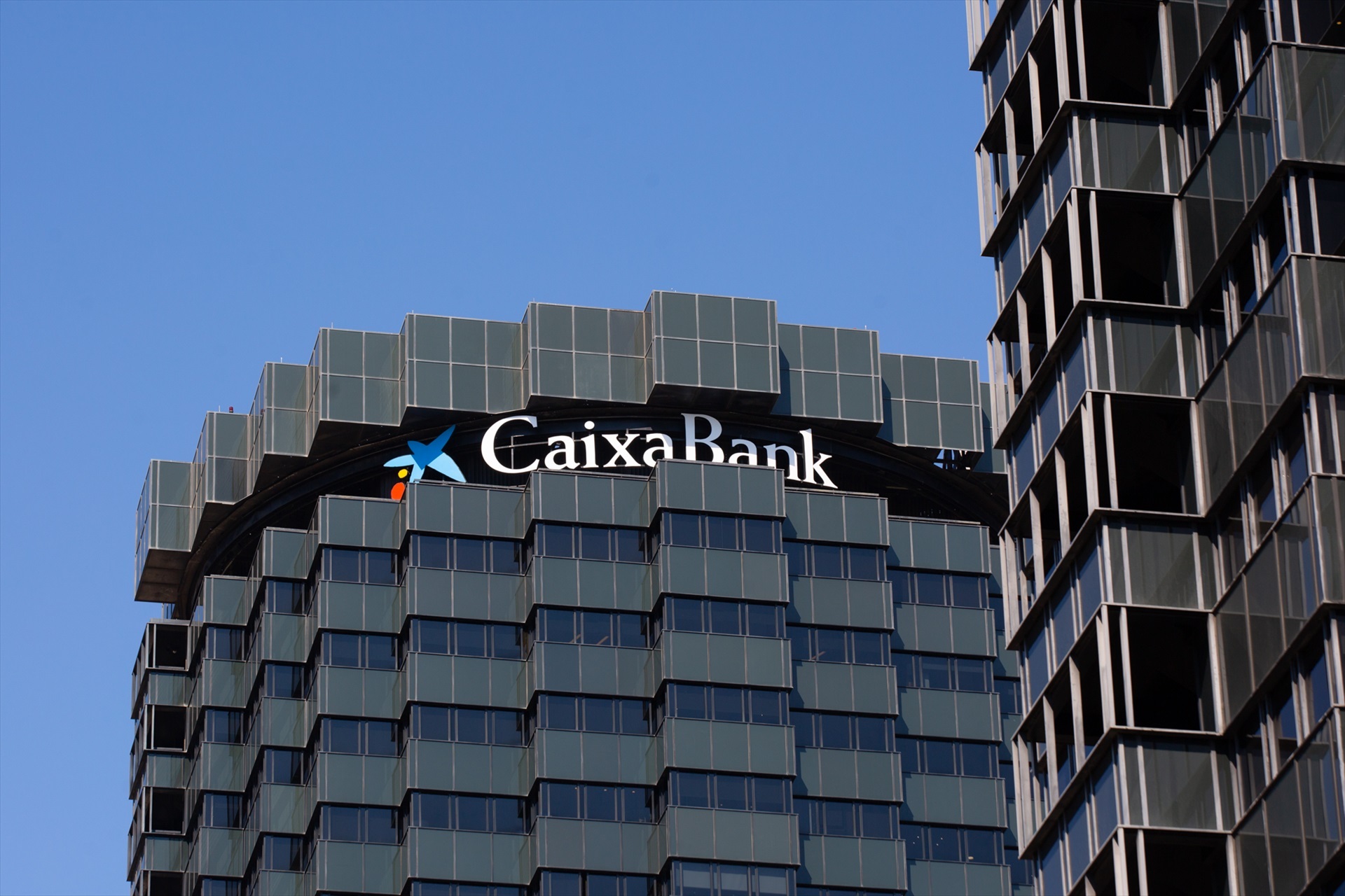 (Foto de ARCHIVO) Fachada de la sede de CaixaBank en la Avenida Diagonal de Barcelona, a 11 de julio de 2022, en Barcelona, Cataluña (España). CaixaBank es un banco español con domicilio social en Valencia y sedes operativas en Madrid y en Barcelona. Fundado en 2011 por la Caja de Ahorros y Pensiones de Barcelona, aportó los activos y pasivos de su negocio bancario. David Zorraquino / Europa Press 09 AGOSTO 2022;BARCELONA;CATALUÑA;SEDES BANCOS;CAIXABANK 11/7/2022