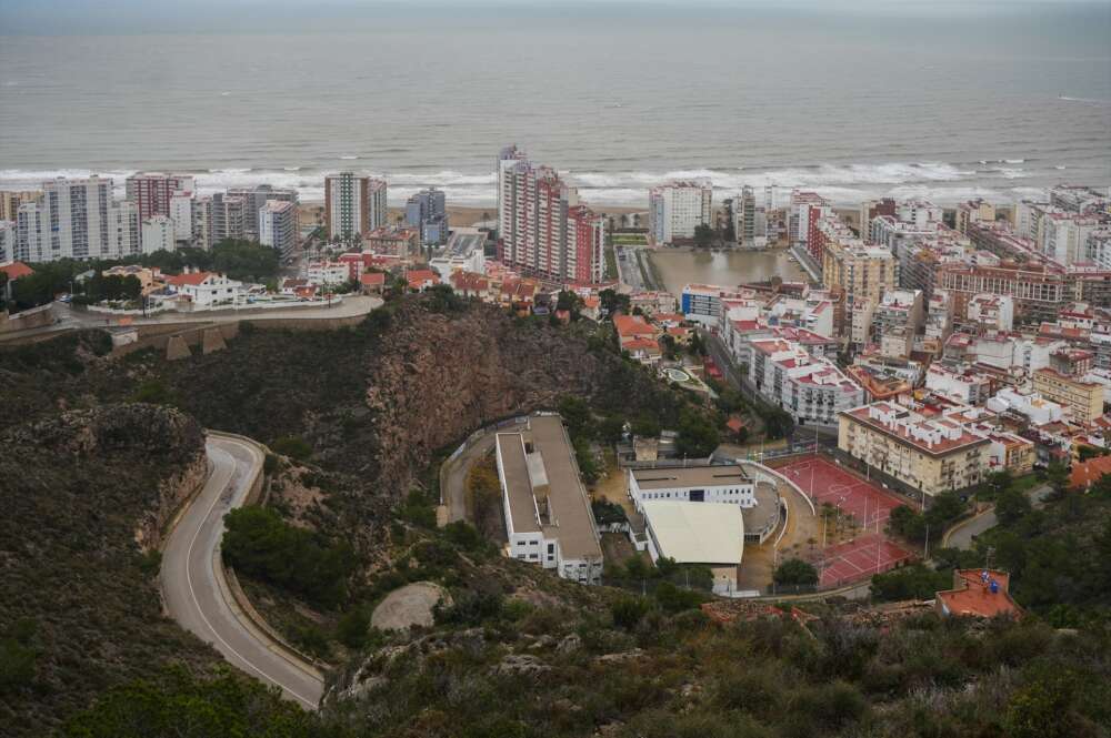 Vista panorámica de la ciudad tras el paso de una segunda DANA por Valencia, a 14 de noviembre de 2024, en Cullera, Valencia, Comunidad Valenciana (España). El pasado 29 de octubre una DANA asoló la provincia de Valencia. La peor gota fría del país en el siglo se salda con 216 víctimas mortales. Ayer, otra DANA pasó por Valencia mucho más leve que la anterior. Cullera ha sido el municipio que más lluvias ha registrado superando los 90 litros por metro cuadrado. A pesar de que ayer, la AEMET activó la alerta roja en Valencia, hoy la ha rebajado a amarillo tras el paso de la DANA. También, está restringida la movilidad de vehículos privados desde ayer hasta las 18 horas de hoy. Jorge Gil / Europa Press 14 NOVIEMBRE 2024;DANA;CATÁSTROFE;LLUVIA;LLUVIAS;PRECIPITACIONES;RIADA;DAÑOS; 14/11/2024