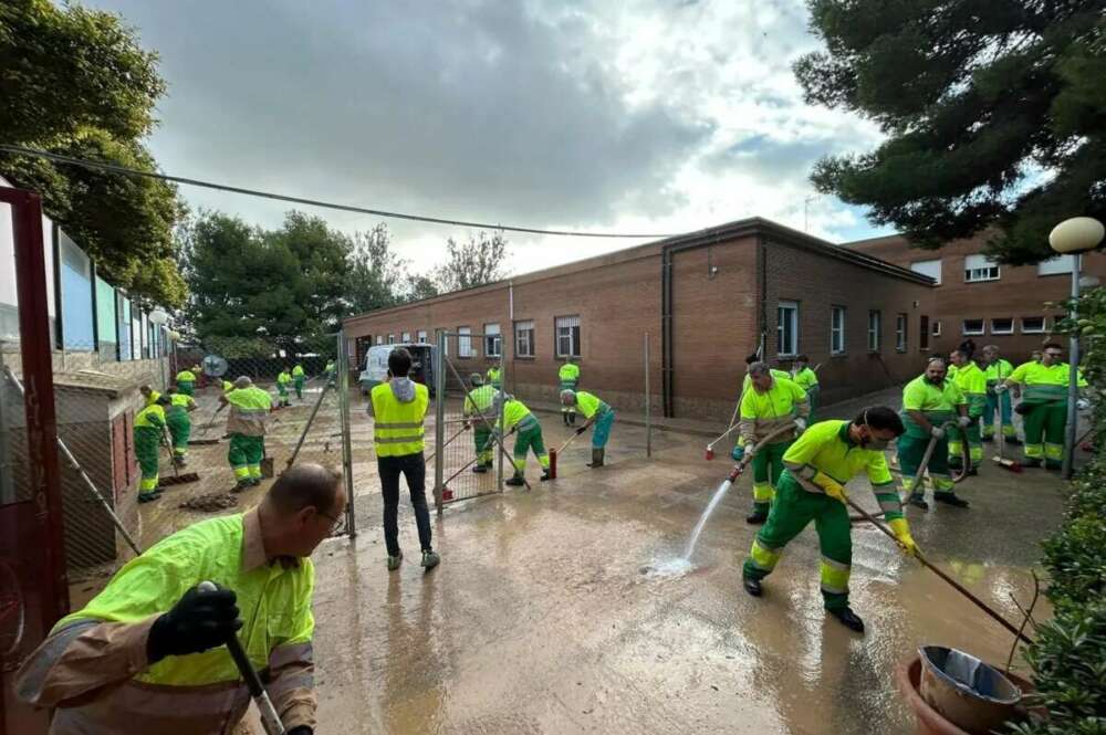 Trabajadores de limpieza en la DANA de Valencia