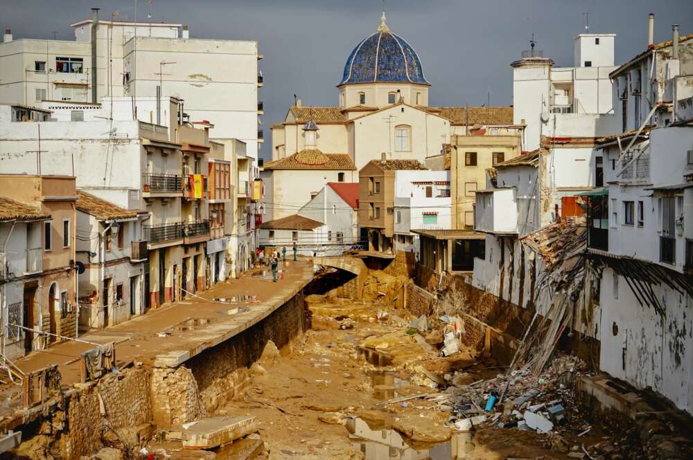 (Foto de ARCHIVO) Estragos causados por la DANA, a 4 de noviembre de 2024, en Chiva, Valencia, Comunidad Valenciana (España). La DANA ha dejado, por el momento, 210 víctimas mortales en Valencia, con pueblos devastados, restricciones de movilidad y carreteras cortadas. Para hoy, está activa la Emergencia Situación 2 por inundaciones en toda la provincia de Valencia y en toda la provincia de Castellón. A pesar de que se ha restablecido el 95% de la electricidad, según Iberdrola, la mayoría de los pueblos afectados por las inundaciones continúan sin gas. Eduardo Manzana / Europa Press 4 DE NOVIEMBRE DE 2024 10/12/2024