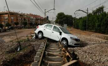 Vías de trenes rotas en Picanya (Valencia)