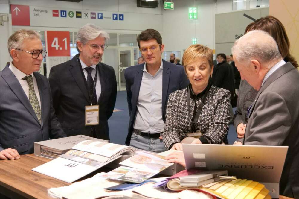 Cano en una reunión del sector textil en la Comunidad Valenciana