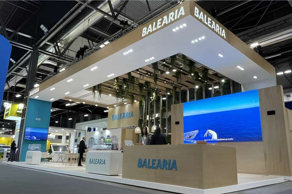 Stand de Baleària en Fitur