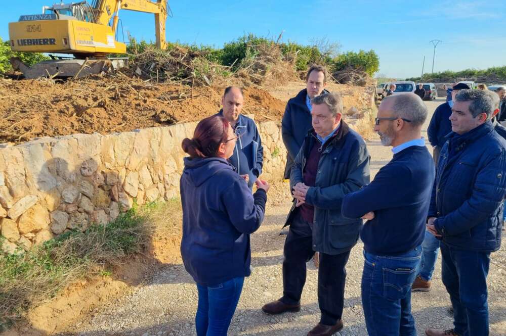 El ministro Planas en su visita a Chiva