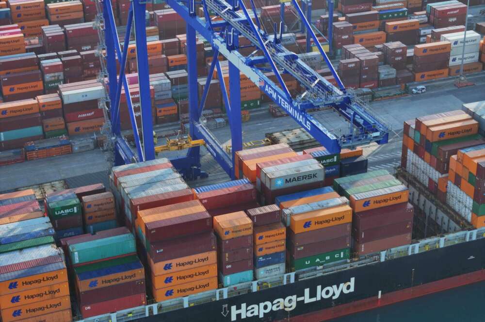 Operación de Hapag-Lloyd y Maersk en APM Terminals, en el Puerto de Valencia.