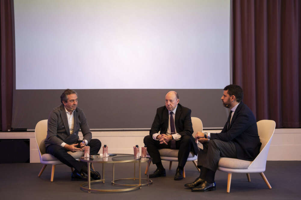 El economista Gonzalo Bernardos participa en una jornada de Aliseda en Valencia.