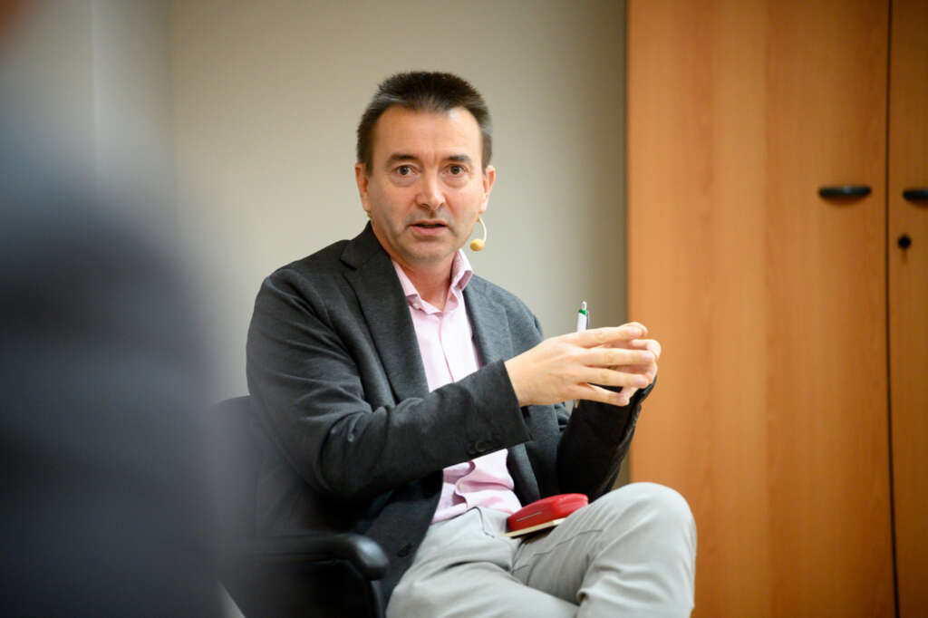 Paco Alós, director de RSC y Relacioness Institucionales de Caixa Popular en la Mesa de Impulso Empresarial en el marco de la jornada ‘La Reconstrucción’