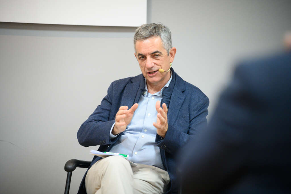 Ángel del Pino, director del departamento de Producción e Innovación de Anecoop en la esa de Impulso Empresarial en el marco de la jornada ‘La Reconstrucción’