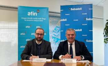 El director de la Territorial Este de Banco Sabadell, Fernando Canós, y el director general de Afin SGR, José María Badía.