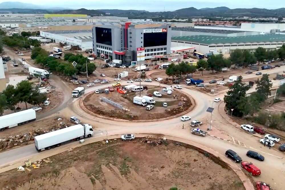 Rotonda del polígono de Ribarroja afectado por la DANA y Fepeval