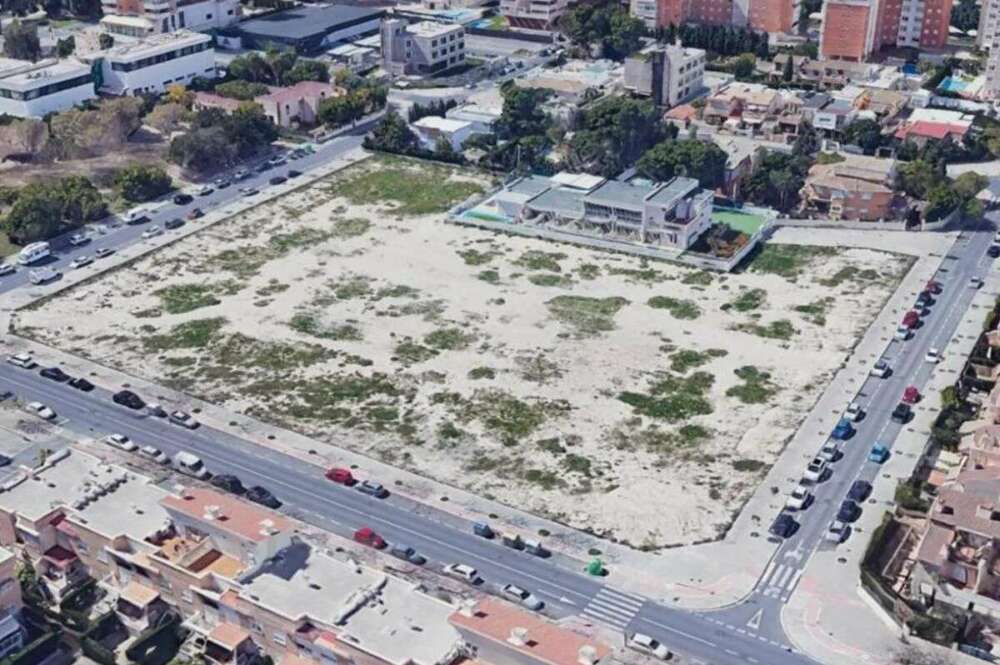 Terreno en el que OHLA construirá el CEIP Almadraba en Alicante