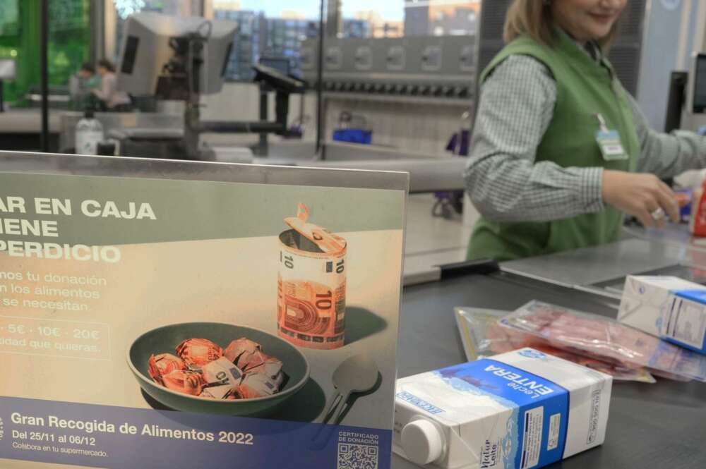 Mercadona con un cartel de Dona Alimentos