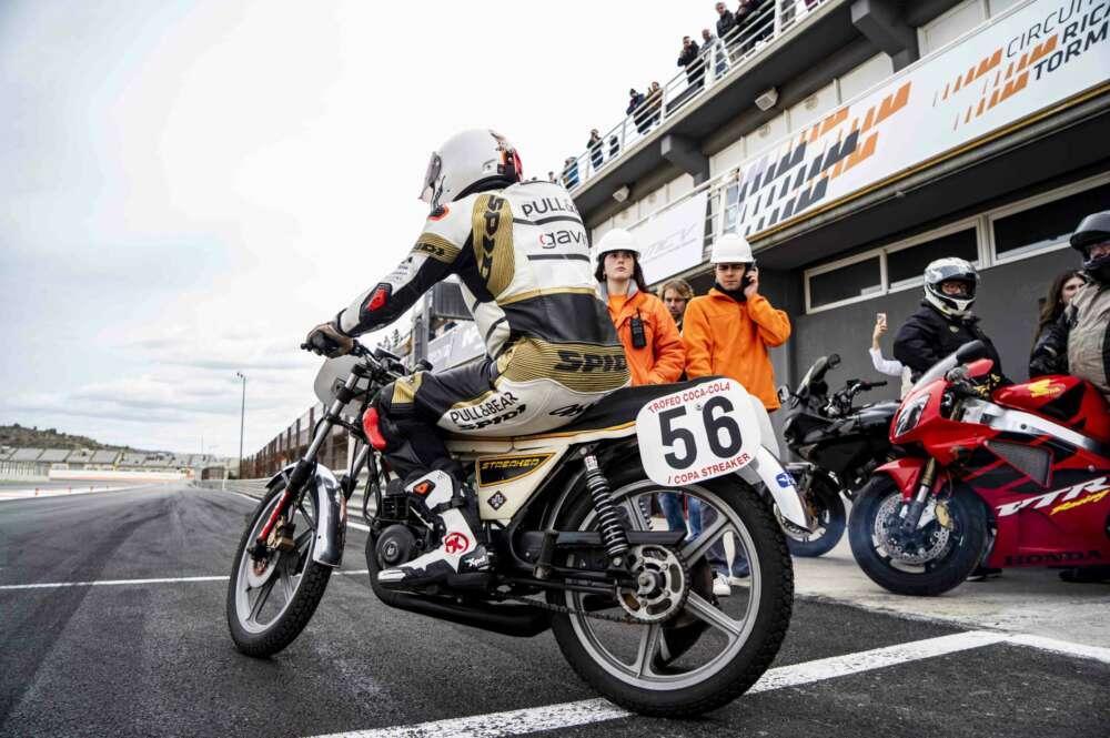 Una moto en el circuit Ricardo Tormo