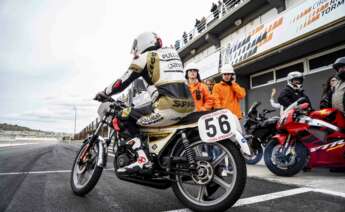 Una moto en el circuit Ricardo Tormo