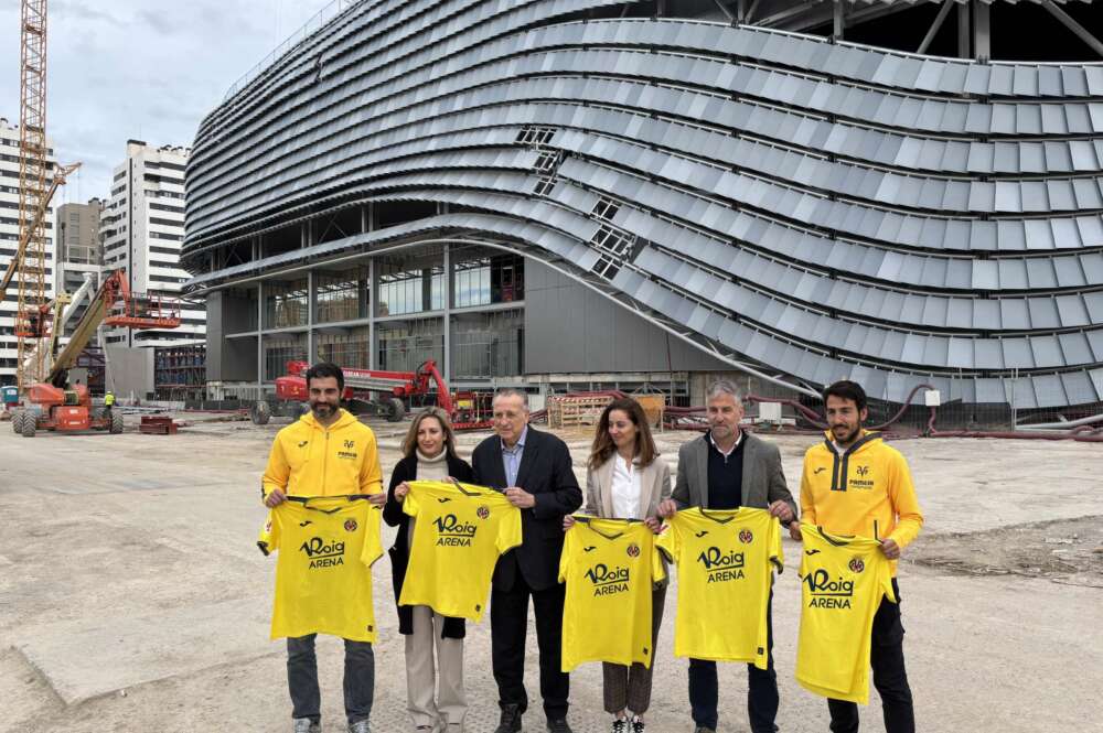 Presentación del patrocinio del Roig Arena de Juan Roig en la camiseta del Villarreal de Fernando Roig