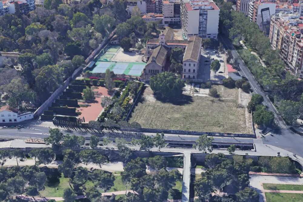 El solar del futuro Jardín Trini Simó se encuentra entre el Botánico, el Jardín del Turia, la gran vía Fernando el Católico y el antiguo colegio de los Jesuitas. Lo construirá la empresa Bertolín