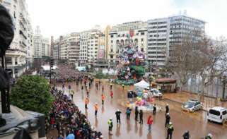 Gente esperando para la mascletà de Valencia hoy / Foto: JCF