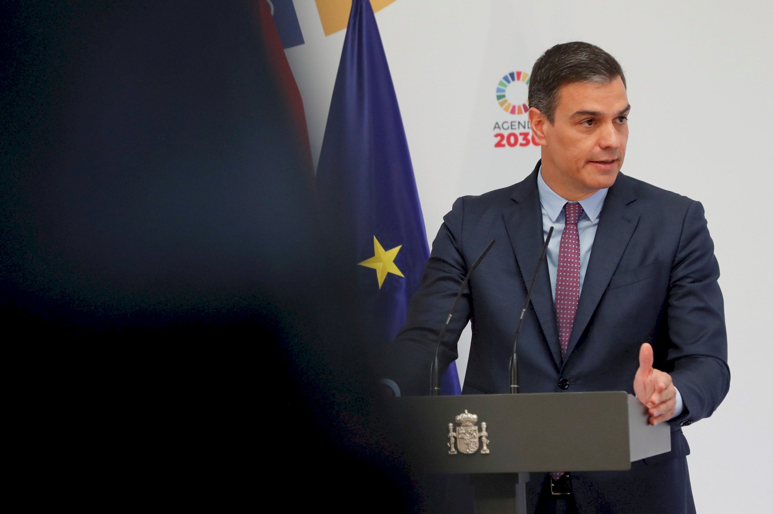 Pedro Sánchez has given less than 20% of the promised aid to the car