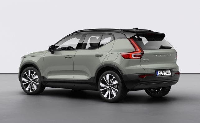 259188 Volvo XC40 Recharge P8 AWD in Sage Green