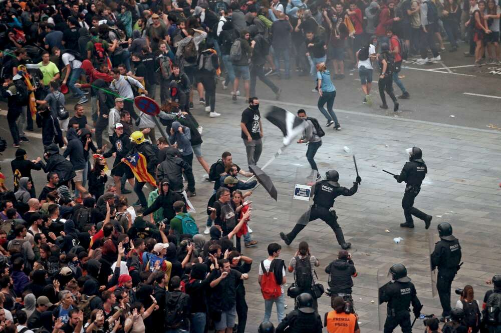 10 N Mossos Vs Cdr En Los Colegios Electorales