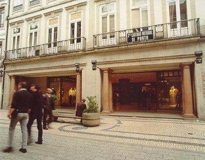 Primera tienda de Zara en el extranjero, en la localidad portuguesa de Oporto
