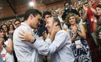 González, Rubalcaba y Almunia durante el congreso del PSOE que eligió a Pedro Sánchez como secretario general del partido. EFE/Luca Piergiovanni