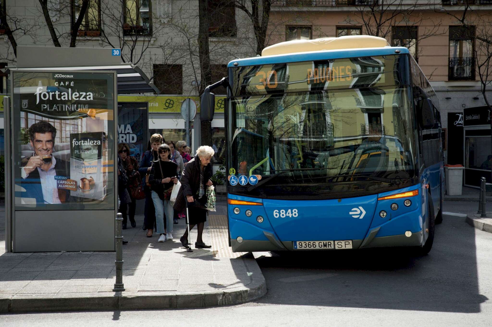 Huelga De Autobuses En España: Los Conductores Reivindican El ...