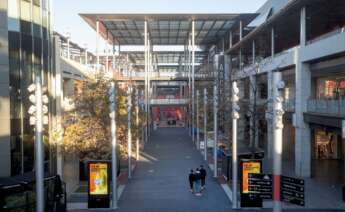 Imagen del Centro Comercial La Maquinista de Barcelona tras la aprobación del nuevo plan de medidas contra el coronavirus de la Generalitat de Cataluña. EFE/Marta Pérez