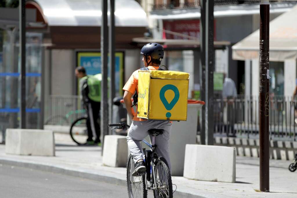 Un rider de Glovo en Madrid. Foto: EFE/CP