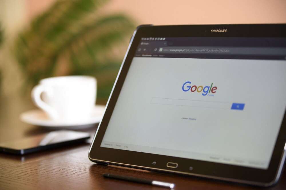 Google prepara su nuevo sistema de seguridad. En la imagen, una tablet de Samsung abre el navegador. / Pixabay