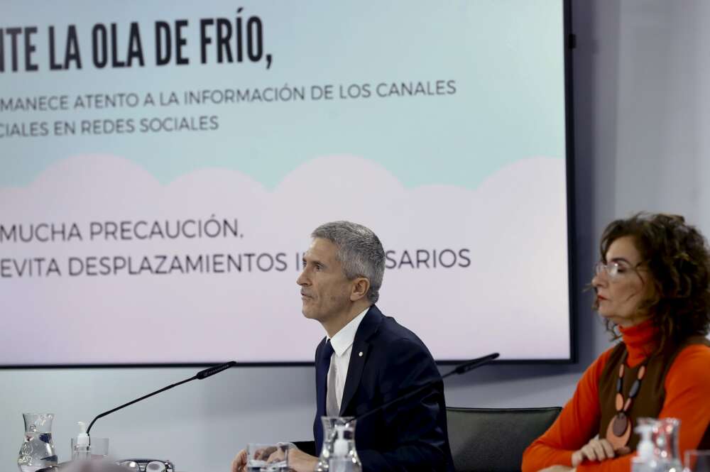 Los ministros del Interior, Fernando Grande-Marlaska y de Hacienda, María Jesús Montero, en rueda de prensa en Moncloa. EFE